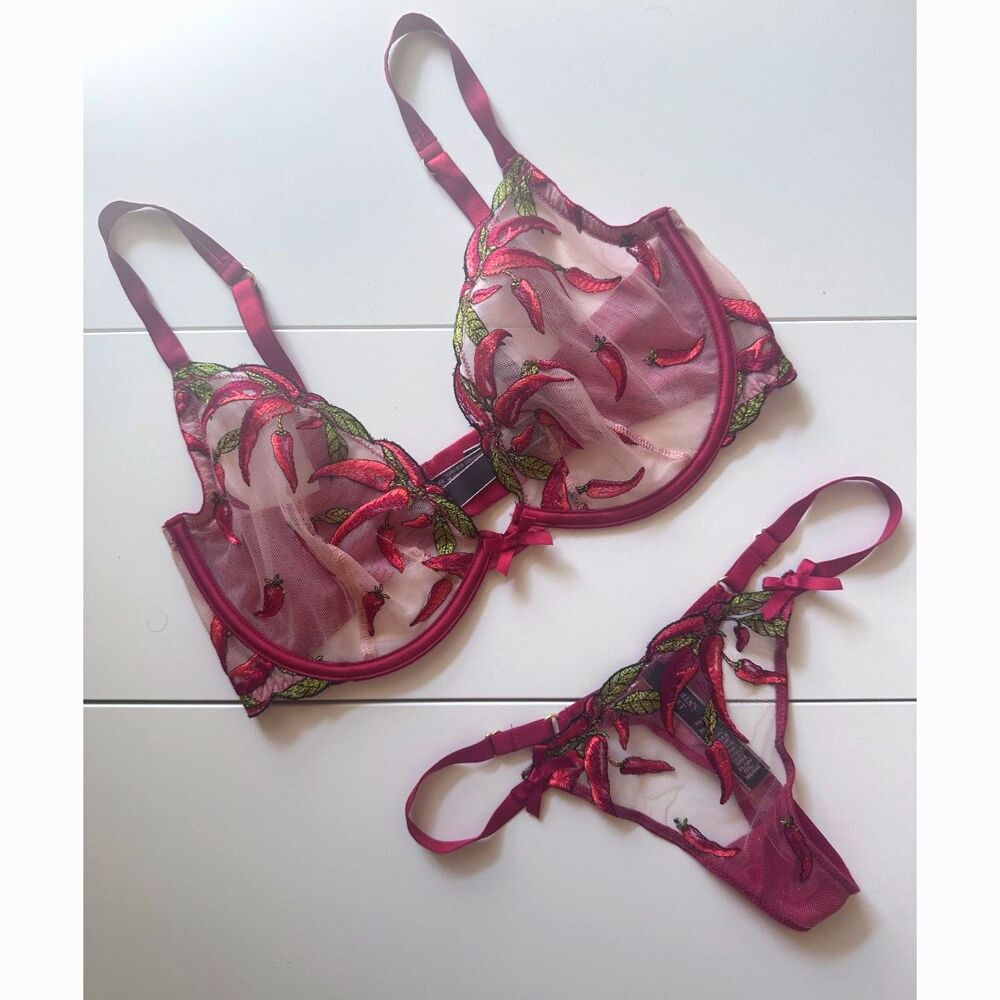 Victoria’s Secret Dream Angels Bra 34DD Panty XS Chili Pepper Embroidered Set